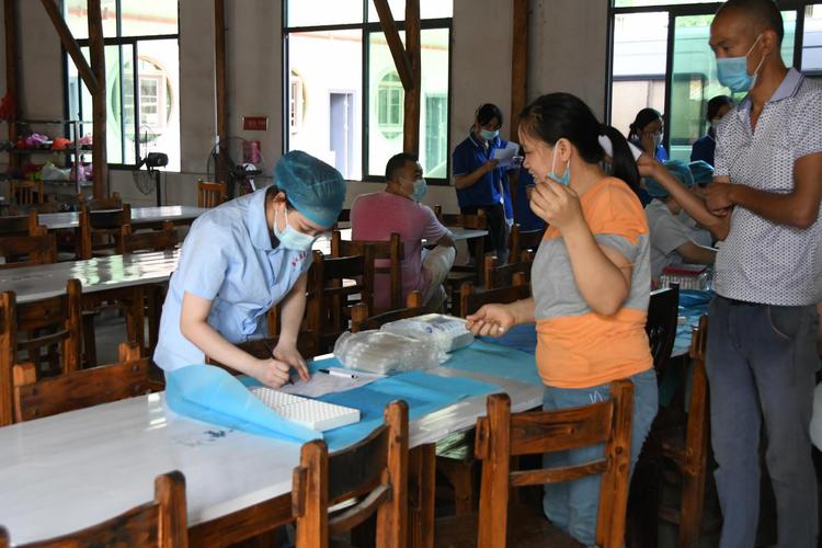 請(qǐng)進(jìn)來(lái)走出去我院健康管理中心為白云區(qū)企業(yè)返崗員工開(kāi)展體檢服務(wù)