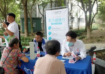 特色農(nóng)產(chǎn)品集市搬到&ldquo;家門口&rdquo;,社區(qū)居民說(shuō)很贊