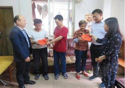 黨員志愿服務(wù)在行動(dòng)!市殘聯(lián)走進(jìn)圣堂社區(qū)義診慰問(wèn)送溫暖